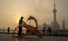 Целта за растеж на Китай е под съмнение, като икономистите намаляват прогнозите