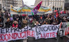 Макрон прие закона за пенсиите, след като преодоля конституционните препятствия