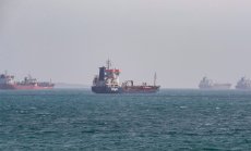 Тарифите за петролни танкери се сриват, тъй като ОПЕК+ намалява търсенето