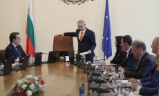 България има редовен кабинет, но това не е край на политическата криза