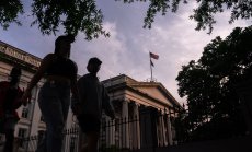 Понижението на рейтинга измести фокуса от инфлацията към растящия дълг на САЩ 