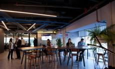 Средната заплата на служителите във Facebook – $240 000 годишно