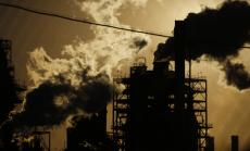 Петролните компании отчитат загуби за милиарди