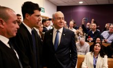 Нетаняху застава на свидетелската скамейка в исторически процес за корупция