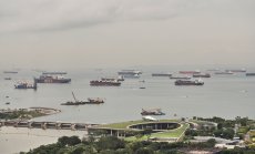 Сингапур все по-трудно балансира между САЩ и Китай - от търговията с петрол до отбраната