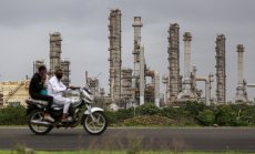 Войната между най-богатите магнати в Азия премина в зеления сектор