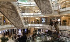 Потребителите в Китай стимулират възстановяването на икономиката почти по план