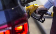 Петролът отстъпи до най-ниското си ниво от 2003