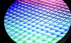 Недостигът на чипове изстрелва индустрията нагоре