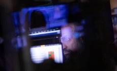 Инвеститорите се готвят за потенциален удар по печалбите заради омикрон