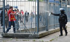 Париж се препъна в първото си изпитание преди олимпиадата