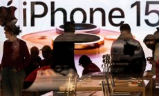 Apple поведе технологичния срив за 383 милиарда долара