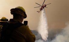 Пожарът в Лос Анджелис се разраства на североизток и застрашава Бел Еър, Брентууд