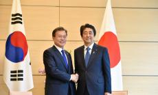 Япония и Южна Корея подновиха договор помежду си след натиск от страна на САЩ