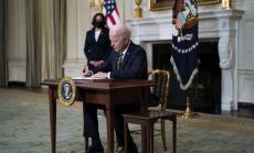 Байдън отмени заповеди на Тръмп за финансовото регулиране и имиграцията