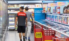 Купувачите се запасяват със замразени храни в опит да спестят пари