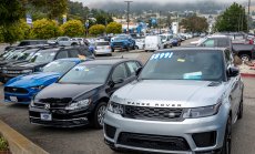 Продажбите на коли ще растат слабо през 2025 г., производството спада