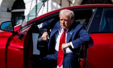 Дори феновете на Мъск бягат, докато Tesla е в режим на свободно падане