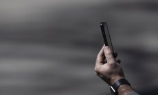 Приложенията, използващи AI, за да събличат жени на снимки, се използват все по-често