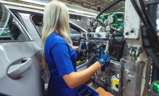 Германия отчита огромен спад в поръчките към фабриките преди изборите