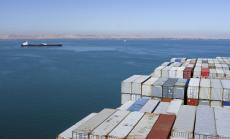 Кризата в Суецкия канал може да се проточи с дни 