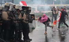 Гневът на поколението Z срещу управляващите елити избухна по целия свят