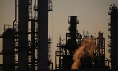 "Делта" вариантът намали втория седмичен ръст при петрола