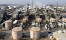 Петролът поскъпва за 2-ри ден поред воден от перспективите за излишък на пазара 