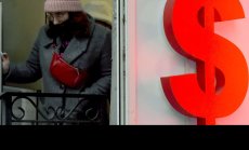 Путин тласна руснаците към борба за долари на черния пазар 