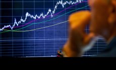 Европейските акции се насочват към нов рекорден връх