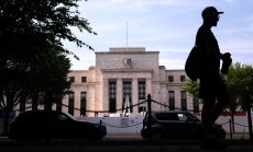 Фед трябва да забрави за инфлацията и да се съсредоточи върху работните места