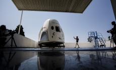 Астронавтите от историческата мисия на SpaceX планират завръщане на 2 август