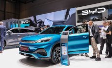 Продажбите на китайски EV в Европа остават стабилни след митата