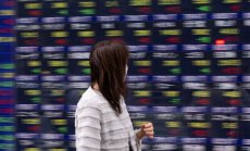 Азиатските акции се понижиха, държавните ценни книжа с ръст след празника в САЩ