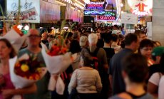 Камион се врязва в тълпата в Ню Орлиънс, убивайки най-малко 10 души