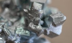 Китай отвърна на САЩ със забрана на износа на критични минерали