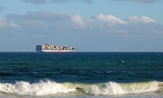 Тайно спиране на кораб, пренасял оръжия за Кремъл, в ЮАР предизвика въпроси в САЩ