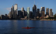 Австралия отваря границите си за ваксинирани, повече от година след затварянето им