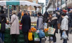 Защо инфлацията във Великобритания е толкова висока?