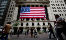 Митата надвисват над високите оценки на акциите в САЩ