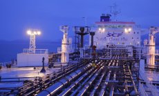 Санкциите спъват арктическия маршрут за руския петрол до Китай