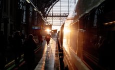 Инфлацията падна под средната за ЕС, но еврото се отлага