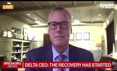 Delta няма да продава средната седалка