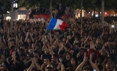 Франция е в политическа безизходица след победата на левицата