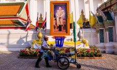 Демократите в Тайланд ще трябва да преборят монархията и сто години преврати