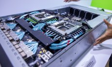 Предстои ли сплит на акциите и на Meta след поскъпването им с 450%?