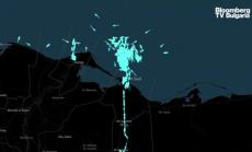 Трафикът в Суецкия канал се поднови, започва разследването