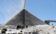 Литият чупи нов рекорд, a доставките не стигат за растежа на електромобилите