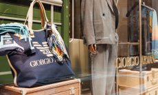 Армани направи луксозен подарък на LVMH и Арно