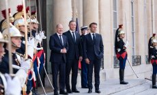 Макрон прекроява политиката на ЕС по френски образ и подобие